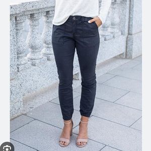 G&L Sz 4 NWOT sueded twill joggers in vintage black